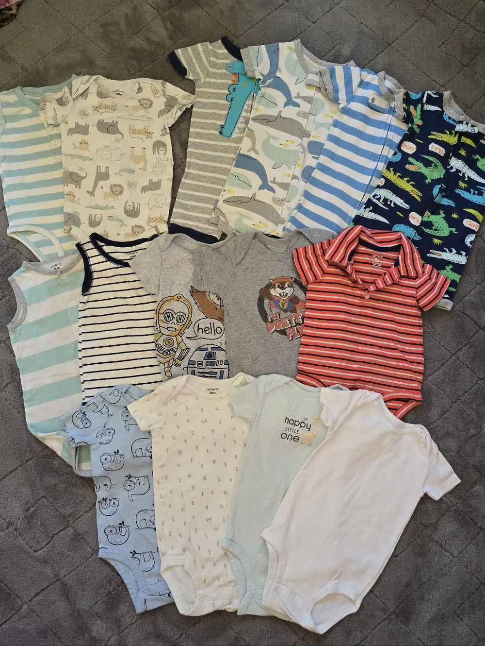 Short-Sleeve Onesie Lot - Carter's, Starwars, Buc-eeis